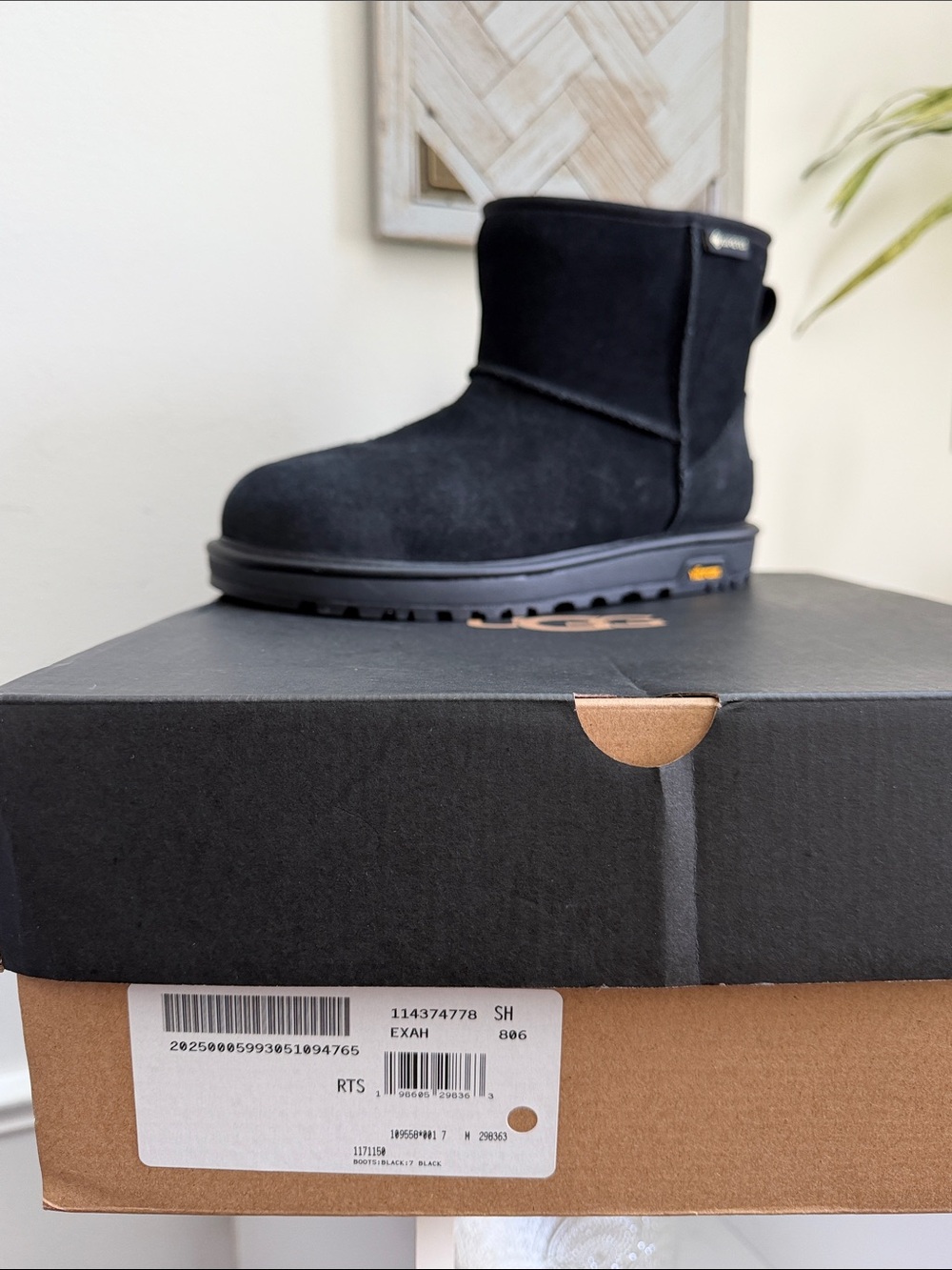NIB UGG Classic Mini GTX Black Boot Size 7